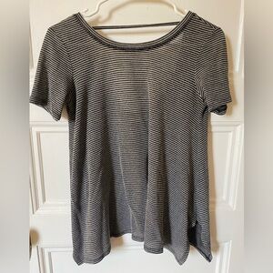 🌻Flowy Short Sleeve Top